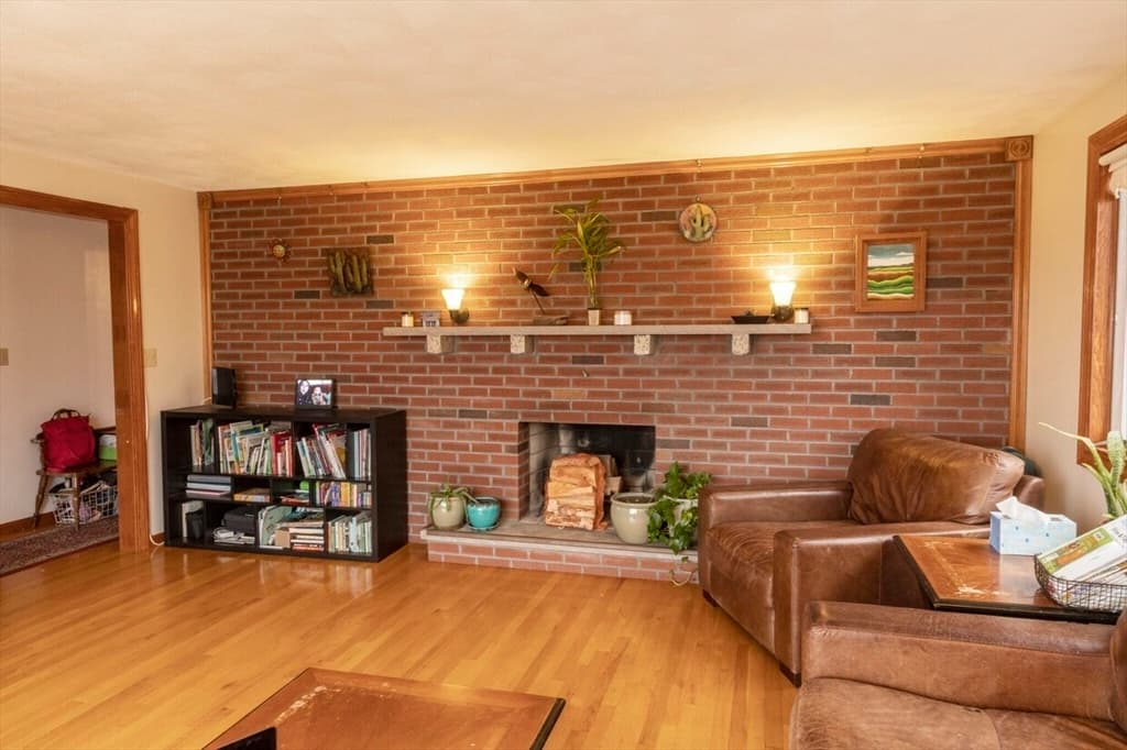 182 Kittredge Street photo 2