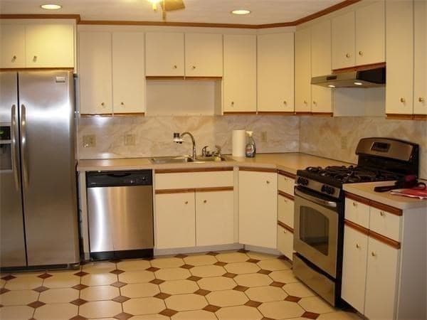 182 Kittredge Street photo 3