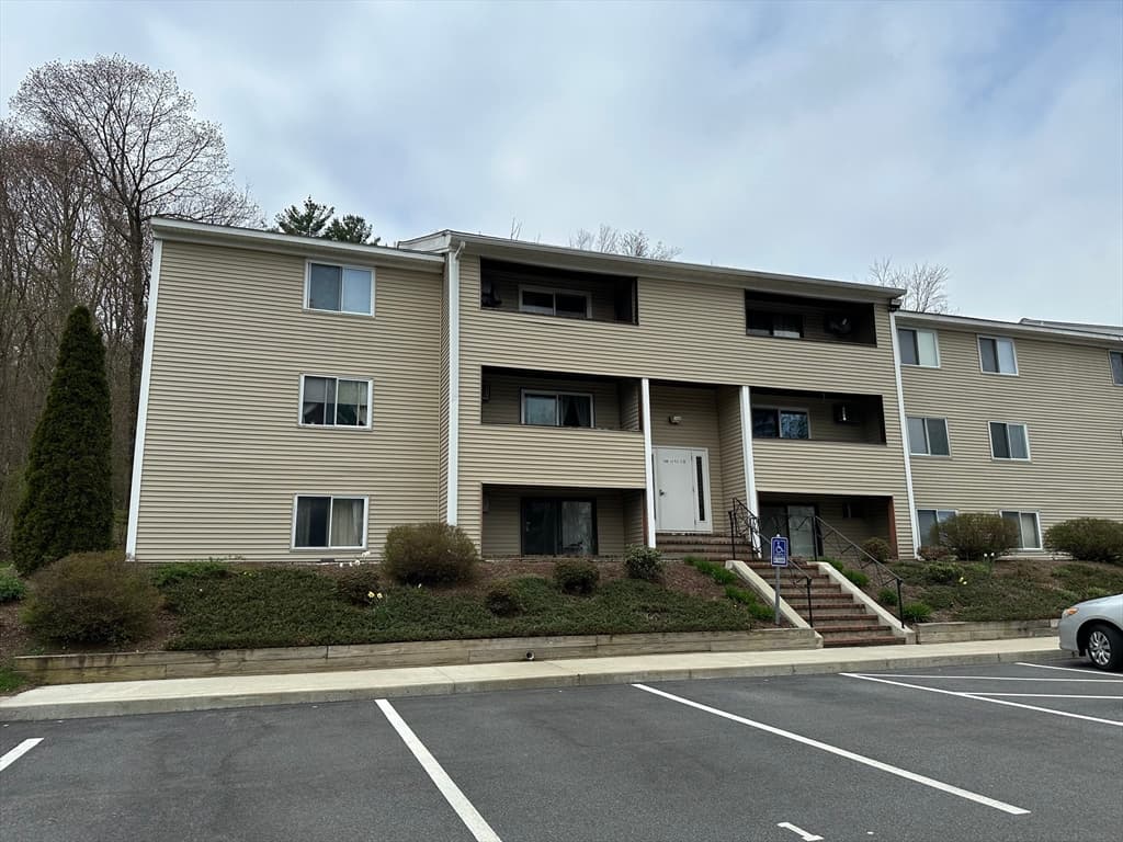 129 Quaker Hwy #11