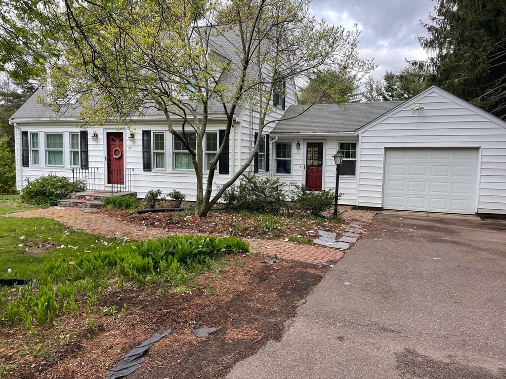 87 Topsfield Rd