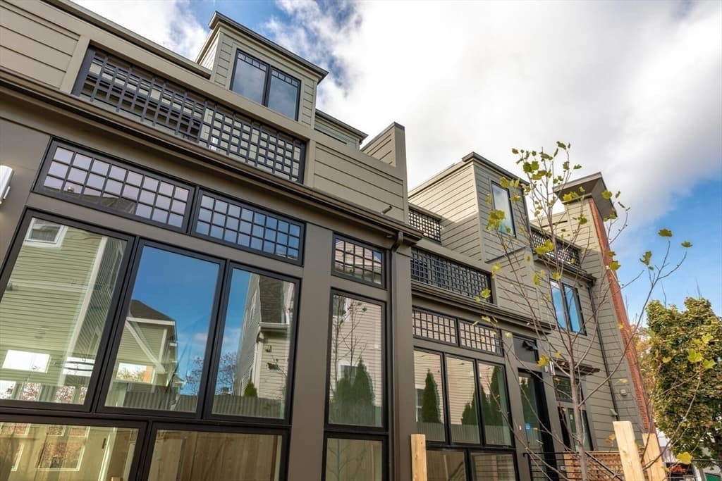 302 Putnam Avenue #302