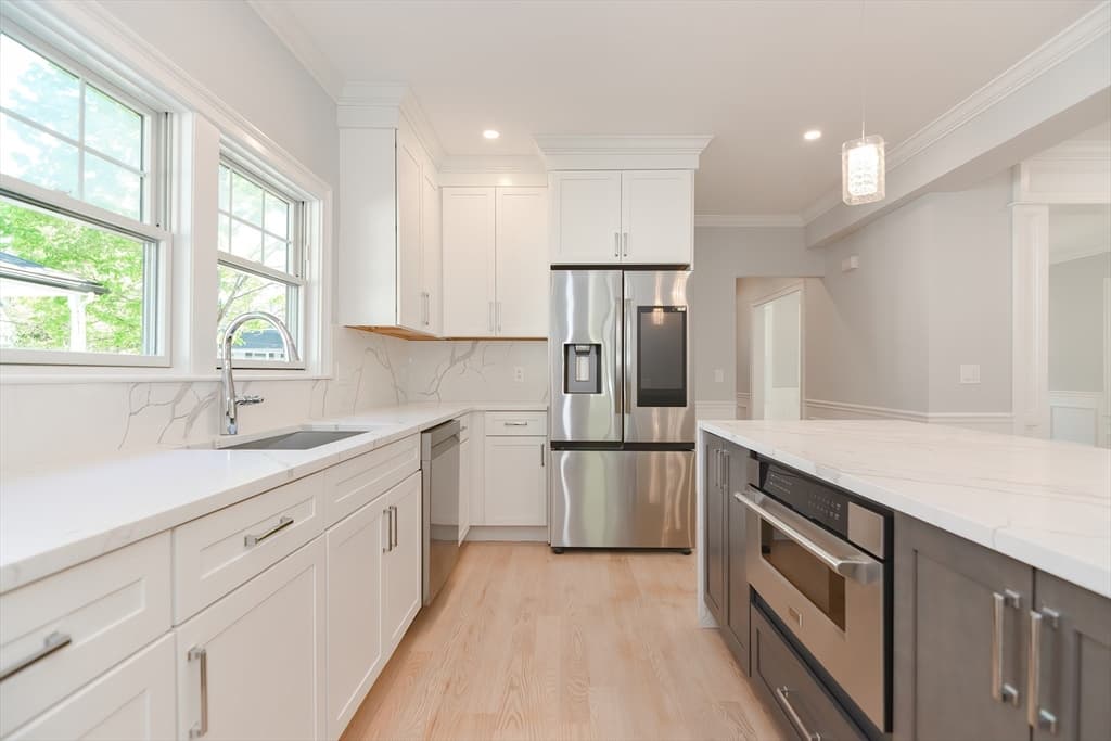 9 Summit St photo 2