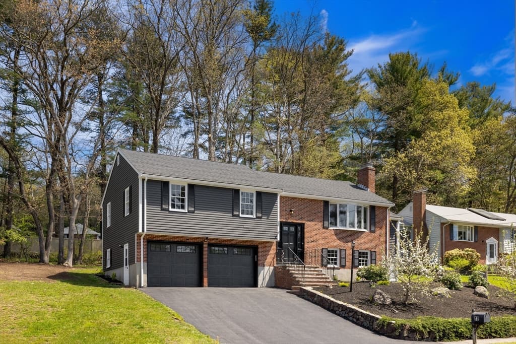 12 Ivanhoe Dr photo 2