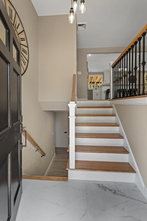12 Ivanhoe Dr photo 3