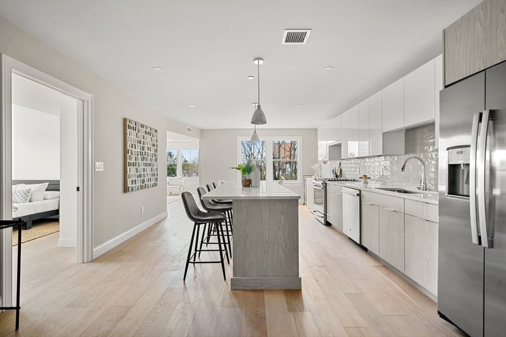 5205 Washington #206 photo 3