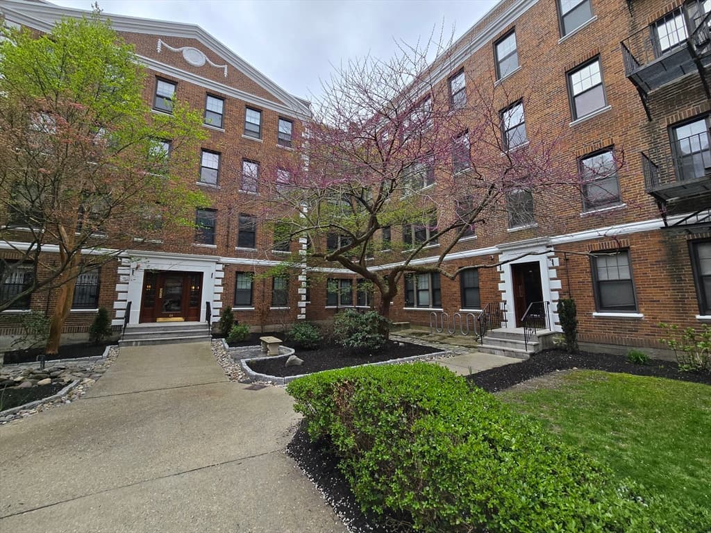 66 Queensberry #119