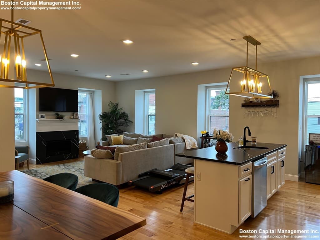 14 Williams St #4