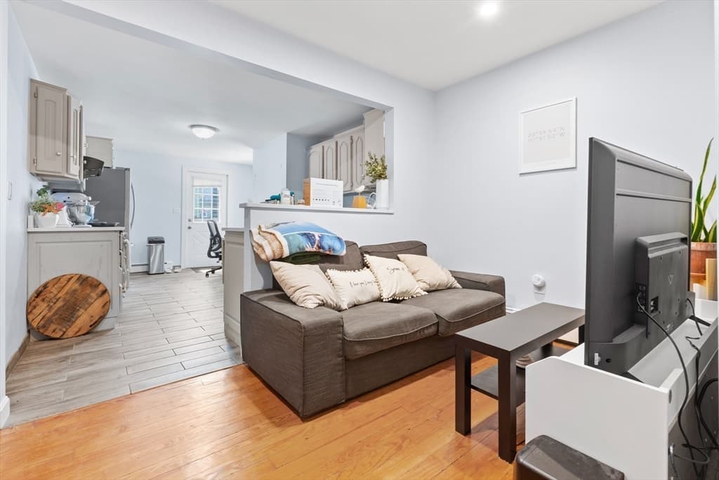 651 East 7th Street photo 2
