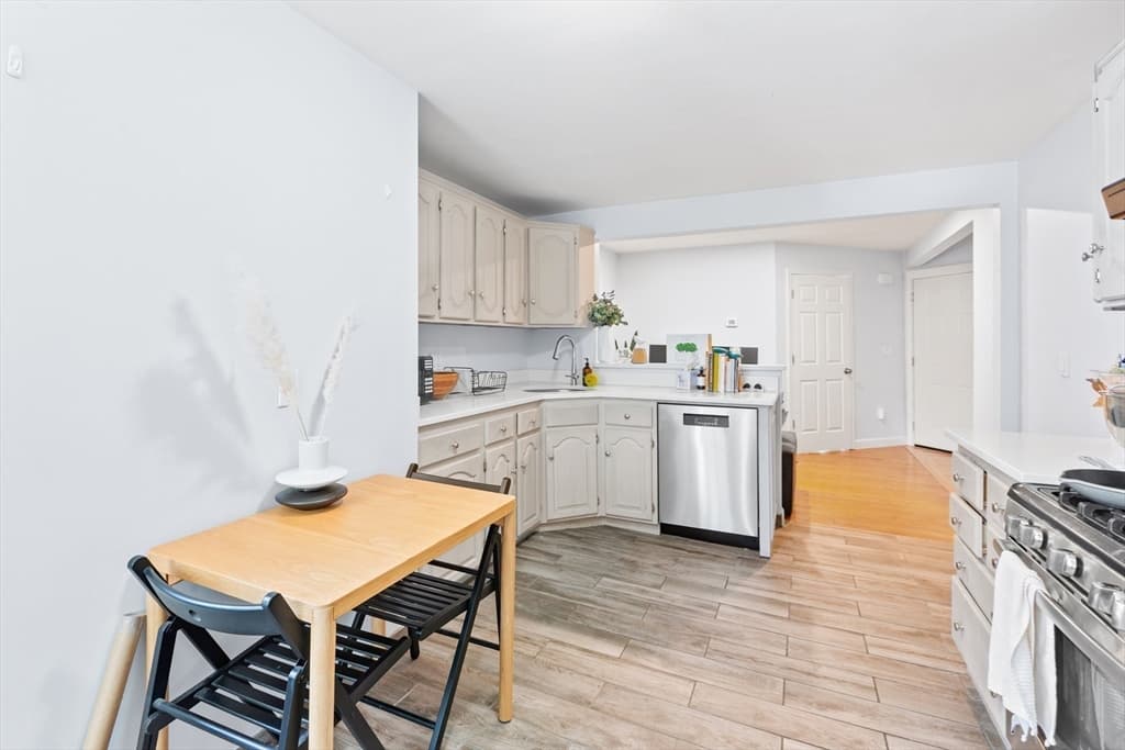 651 East 7th Street photo 5