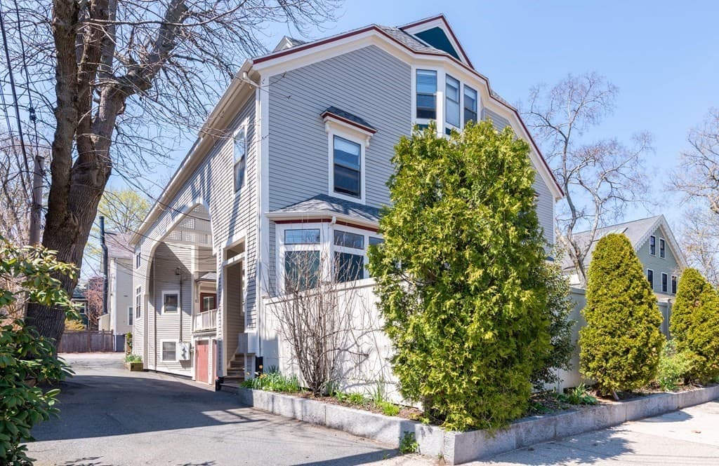 15 Roberts Rd #B