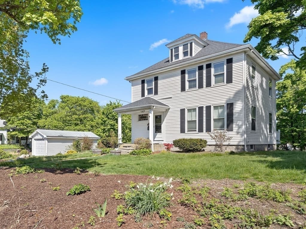 693 Pleasant St photo 2