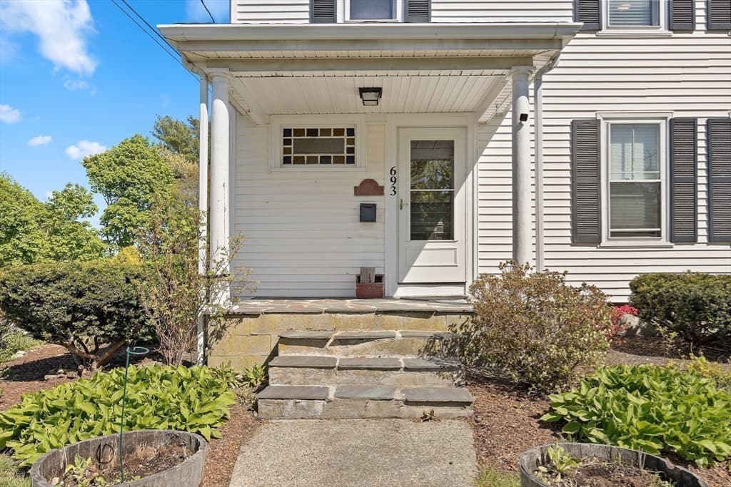 693 Pleasant St photo 5