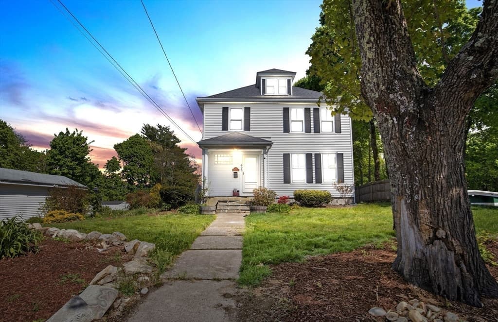 693 Pleasant St photo 4
