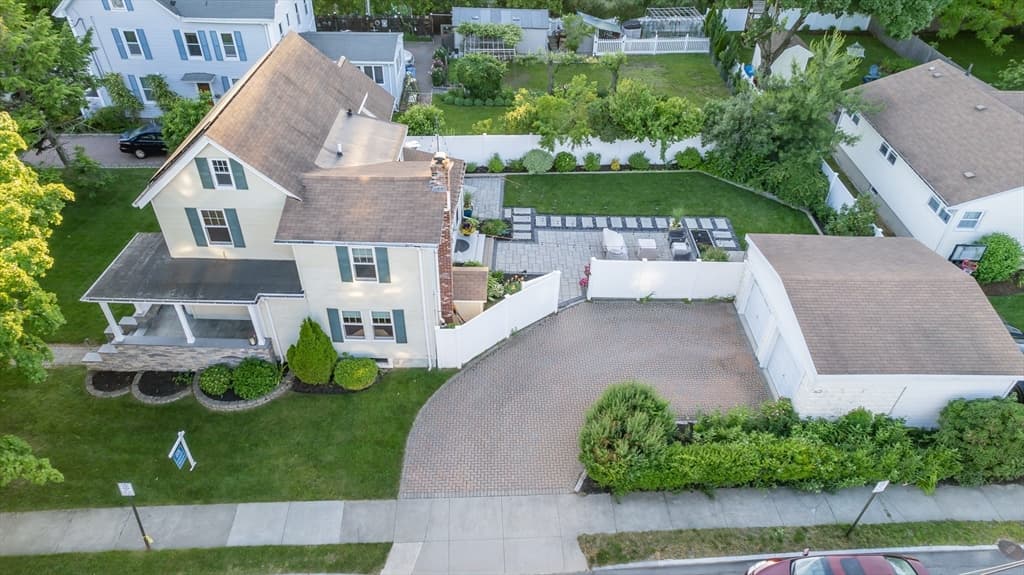 79 Oak St photo 3