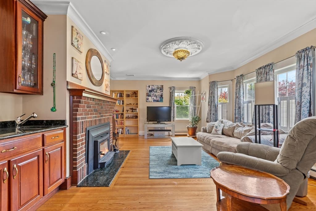 31 Wilbur St photo 5