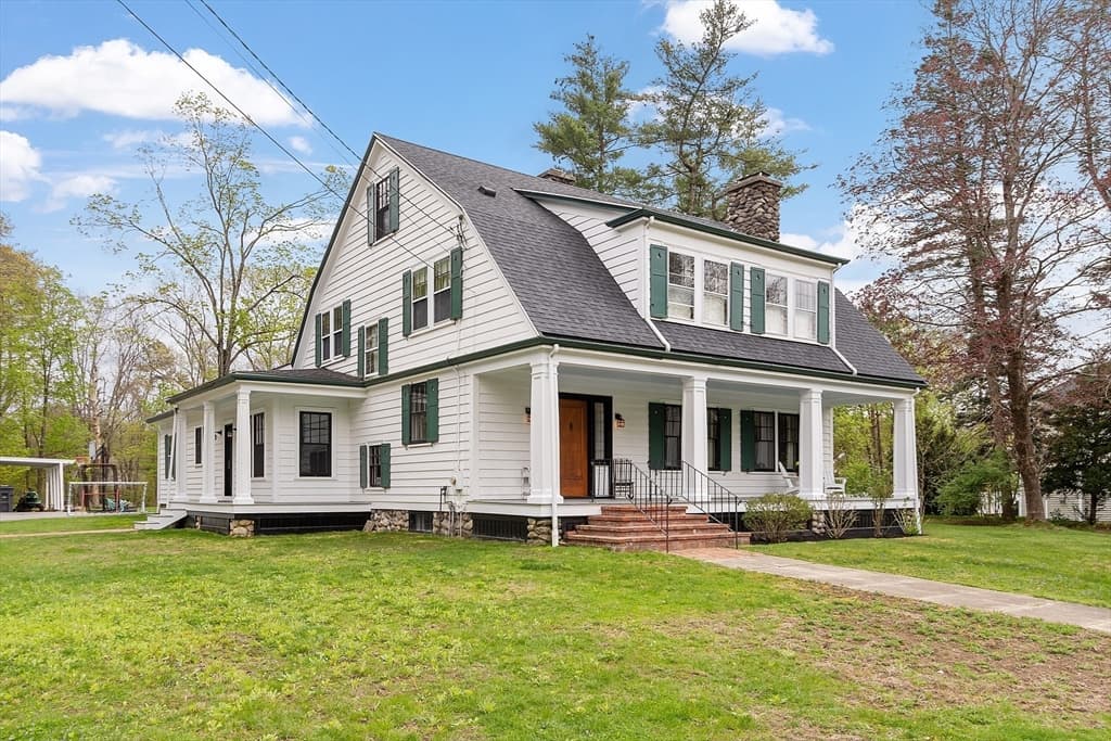 62 Windsor Ave photo 3