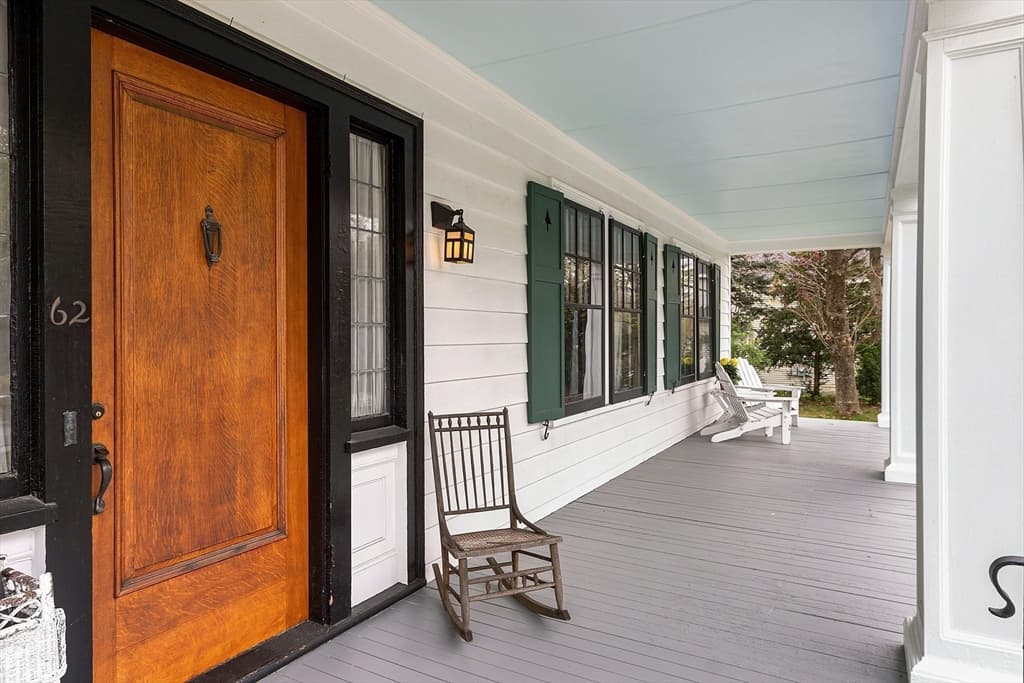 62 Windsor Ave photo 4