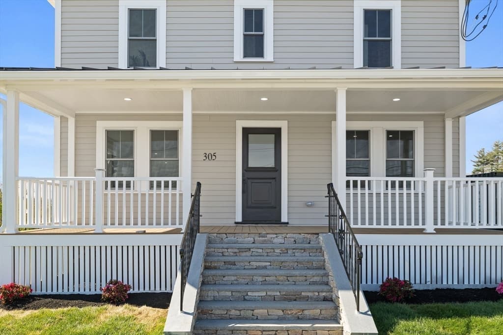 305 Lexington St photo 2