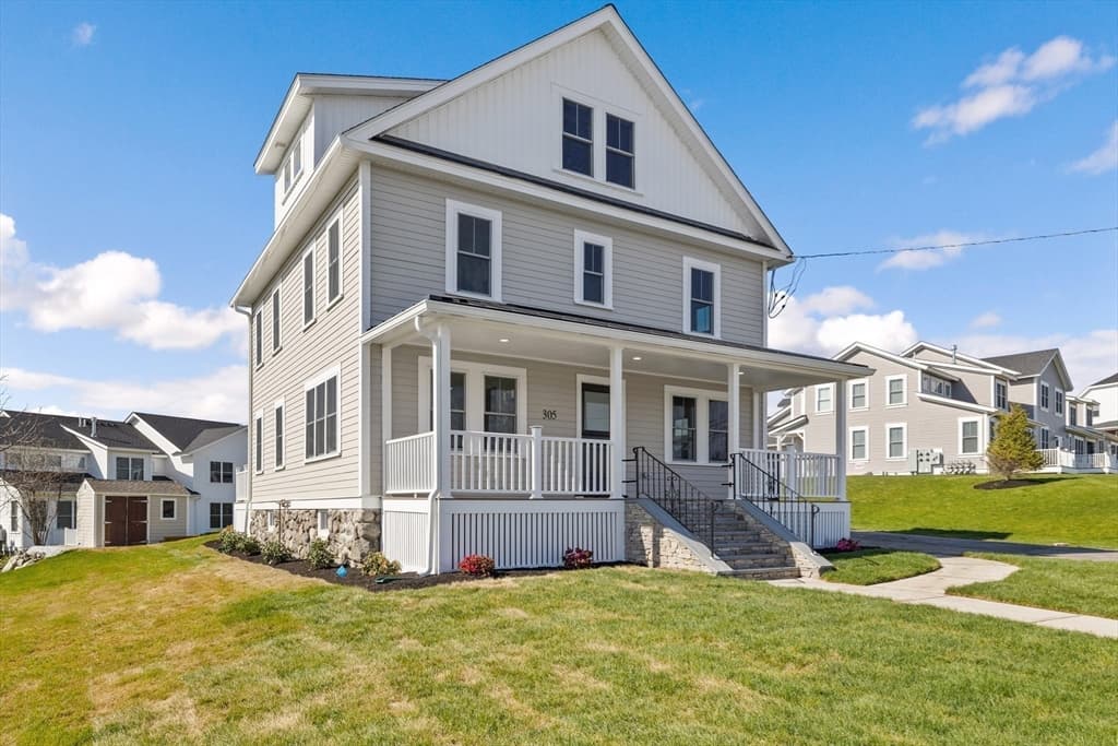 305 Lexington St