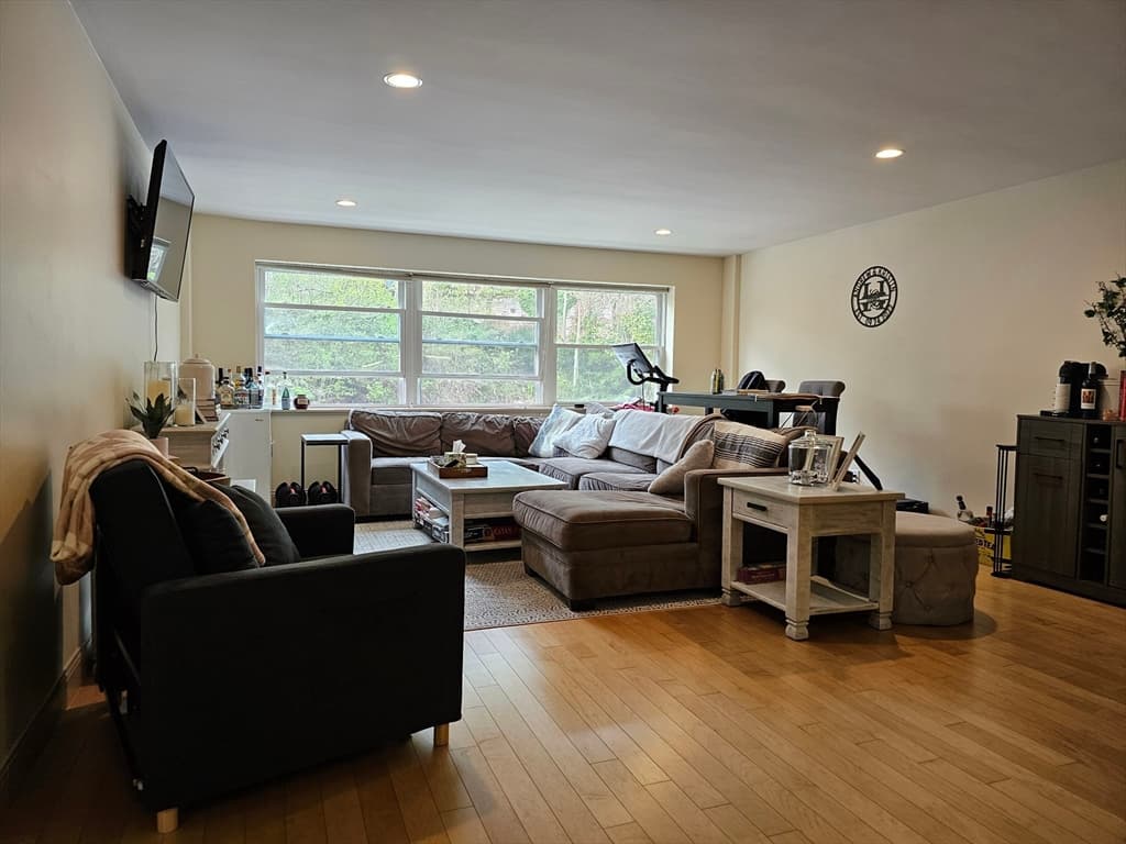 1600 Beacon St #507 photo 2