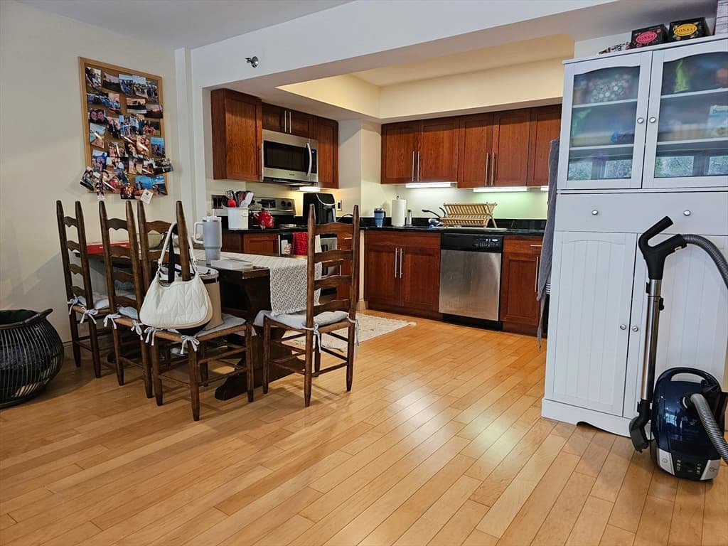 1600 Beacon St #507 photo 3