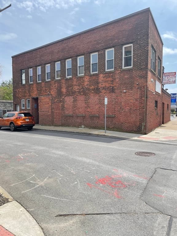 148 Montello photo 2