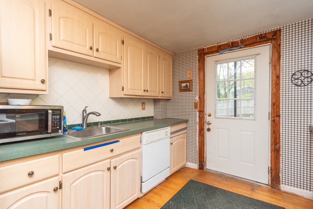 33 Whittier Rd photo 2