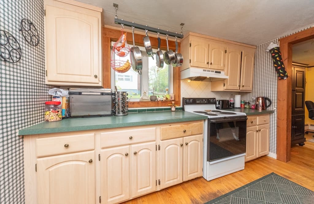 33 Whittier Rd photo 3