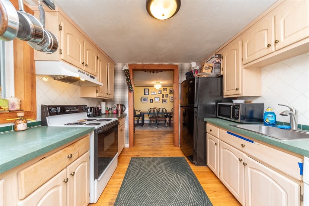 33 Whittier Rd photo 5