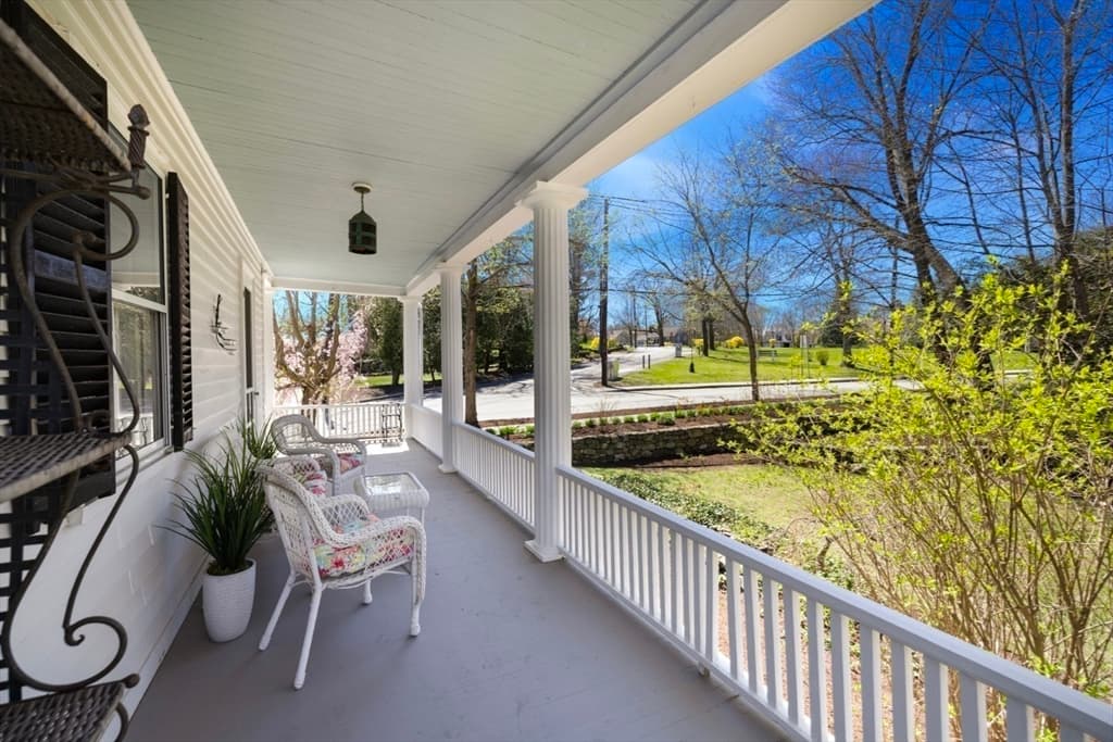 484 Summer Avenue photo 2