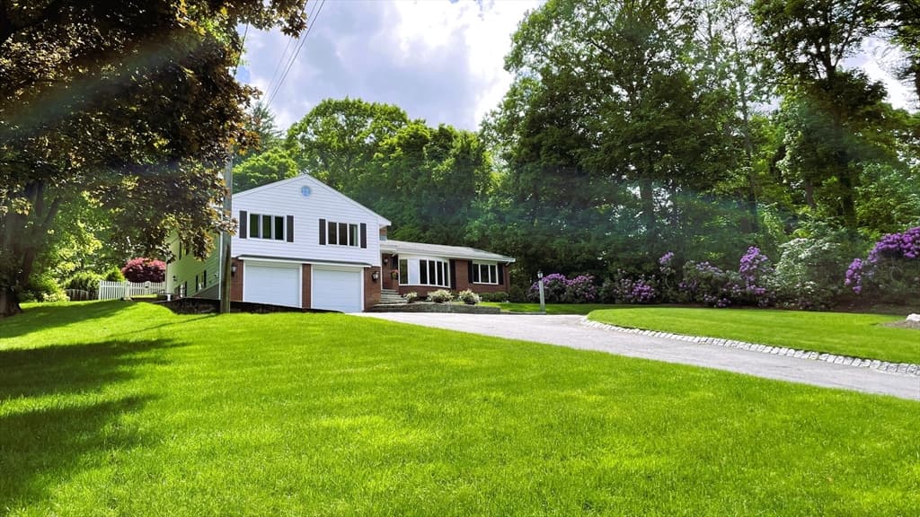 154 Cabot Street photo 2