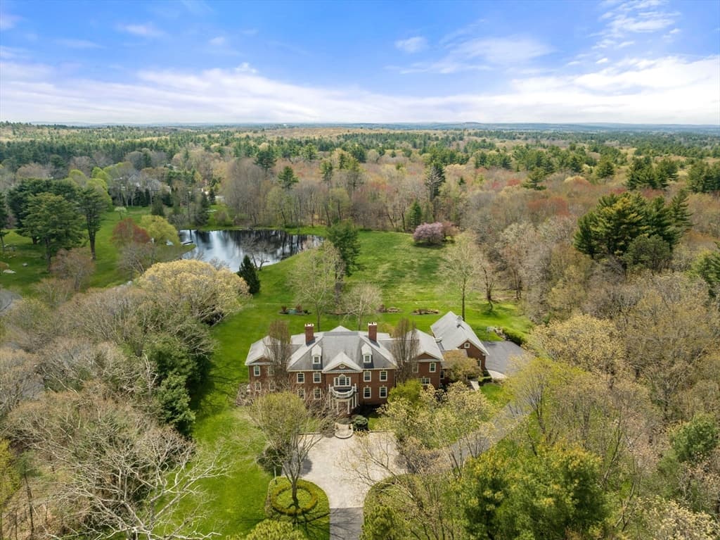 11 Hamlins Crossing photo 3
