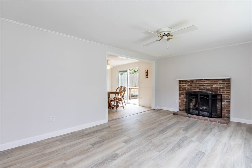 31 Williams Ave photo 2