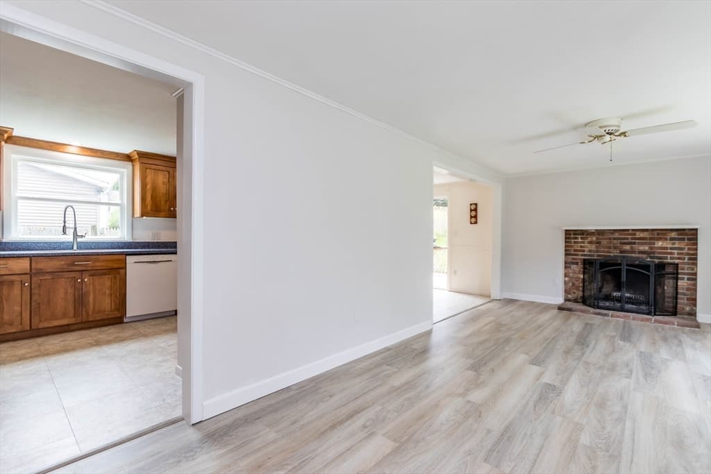 31 Williams Ave photo 4