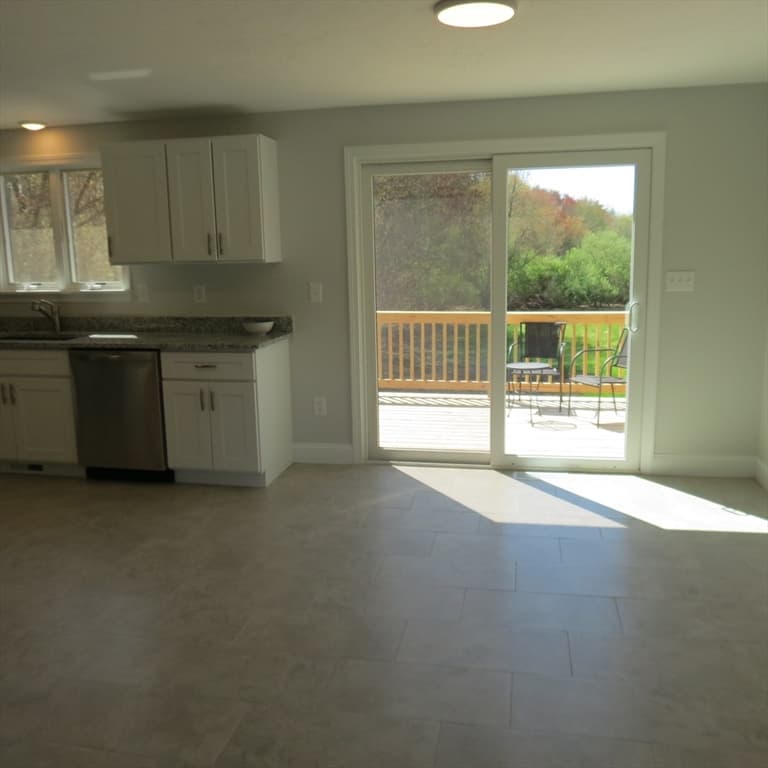 221 Purchase St photo 4