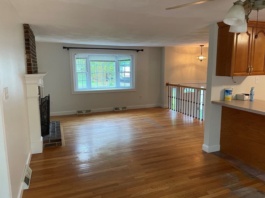 1 Gloria Ave photo 5