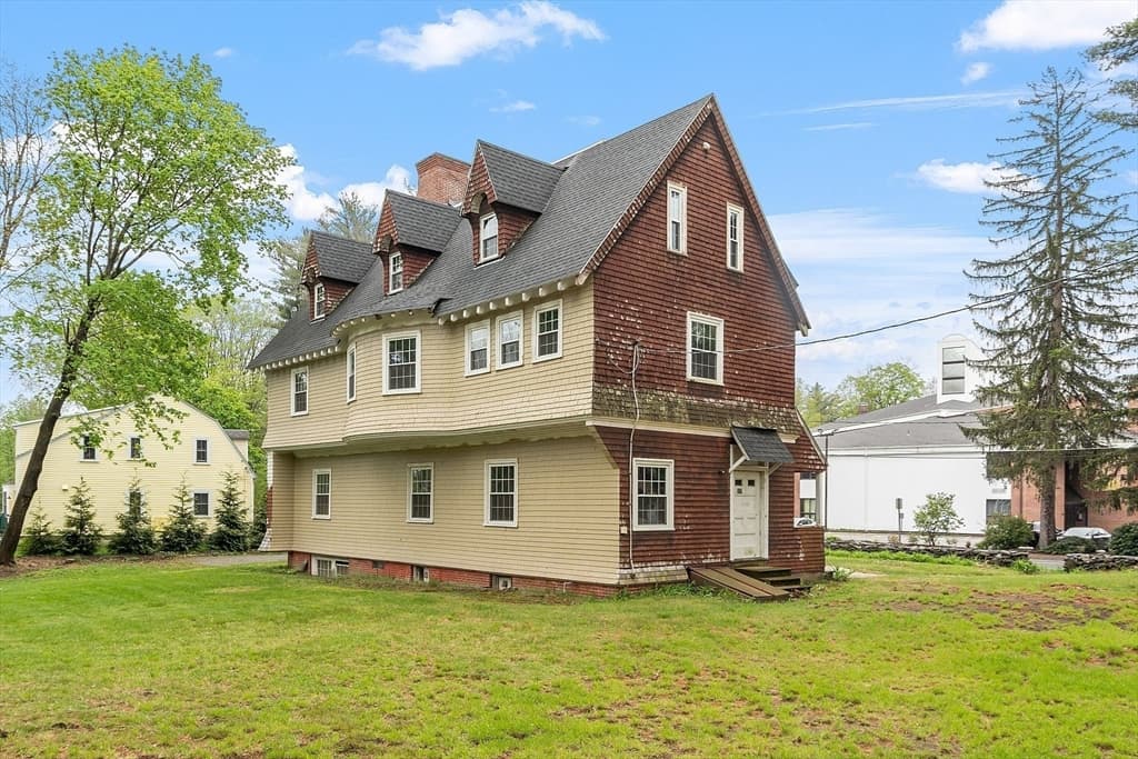 375 Main St