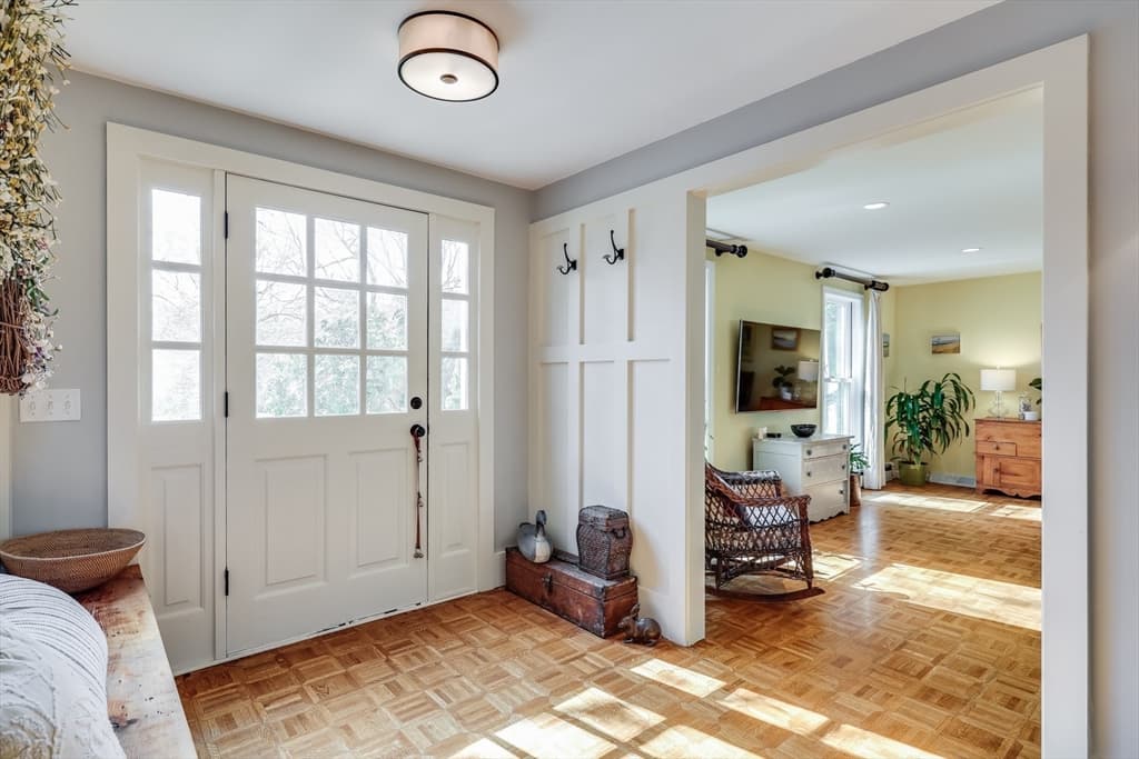 7 Wolf Hill Road photo 4