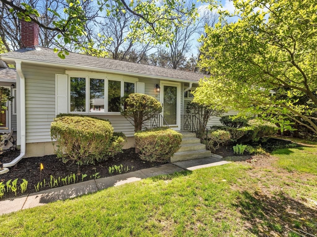 12 Roman Drive photo 2