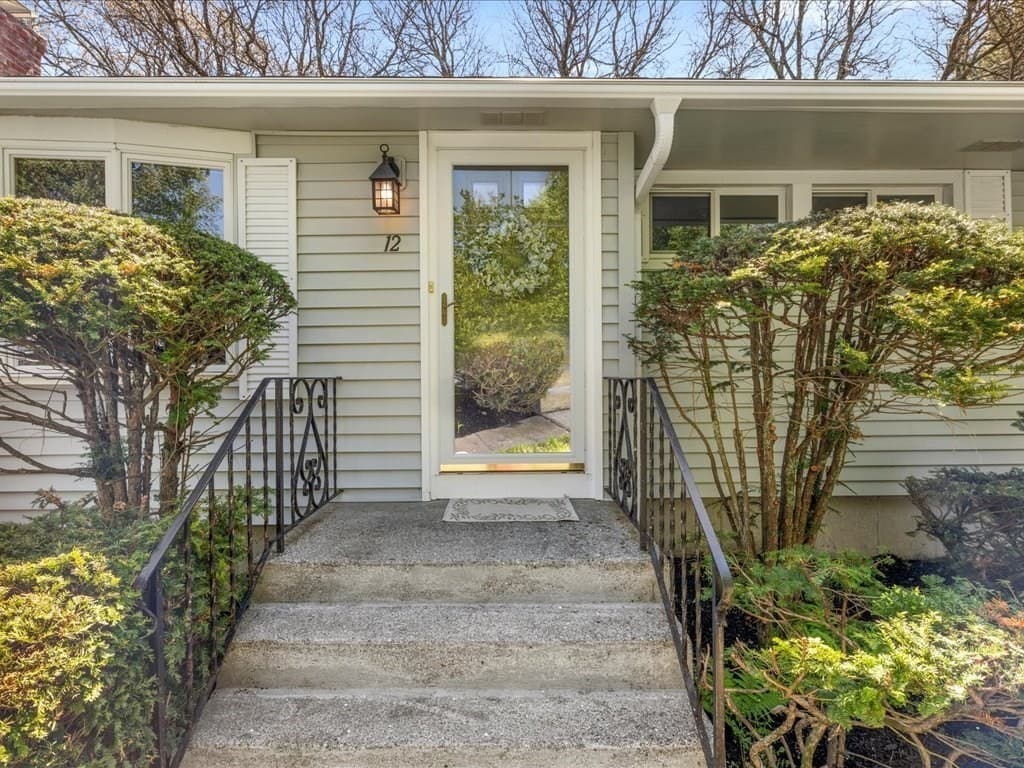 12 Roman Drive photo 3