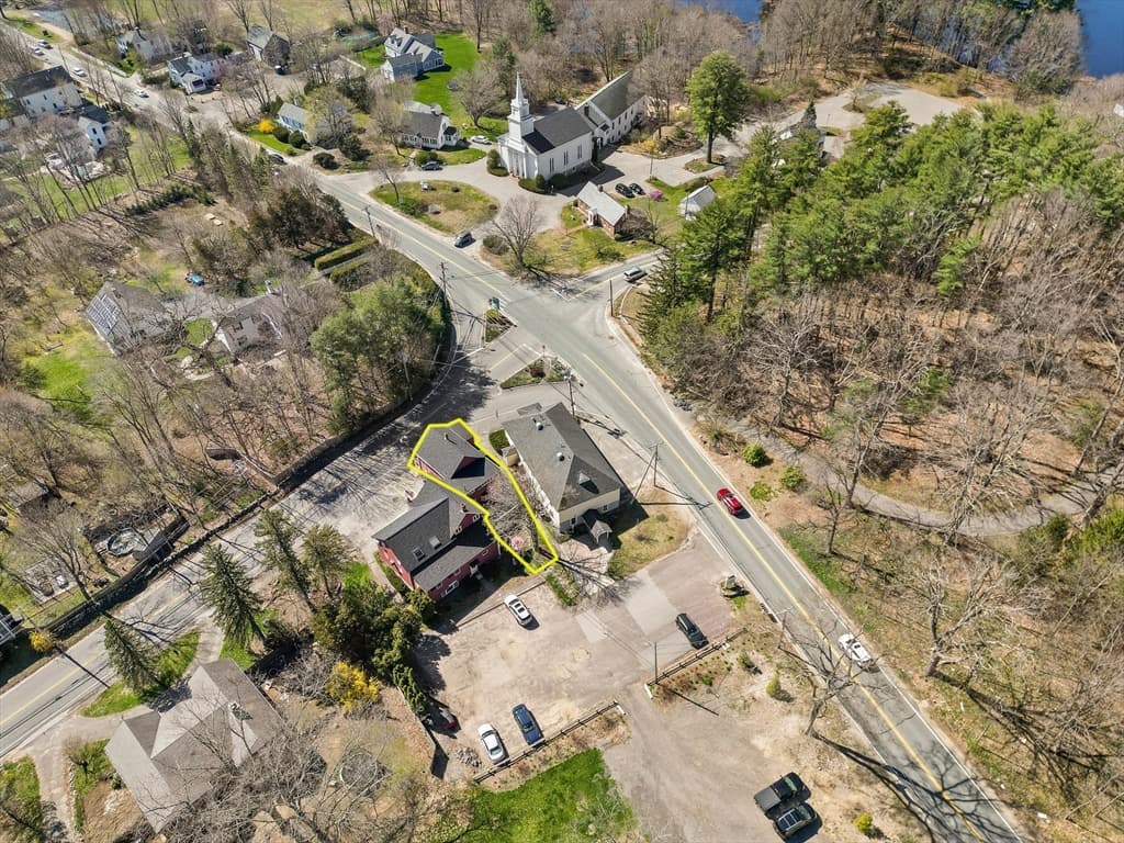 561 Main St photo 2