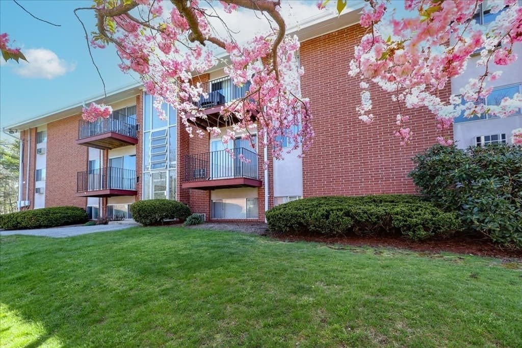 8 Crescent Dr #6