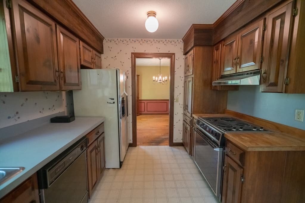 44 King Philip Ave photo 5