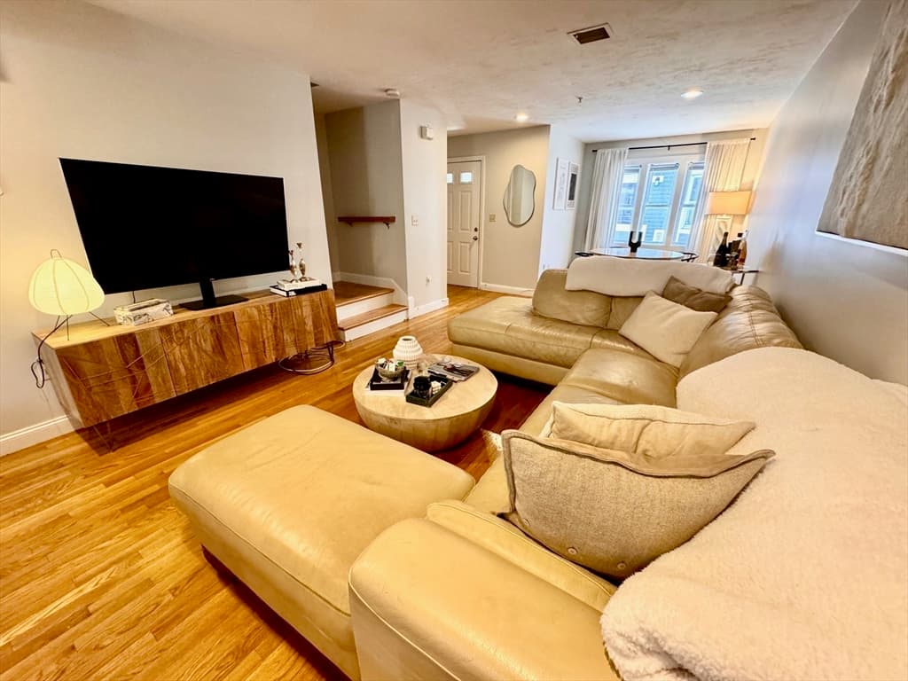 123 Tudor St #123