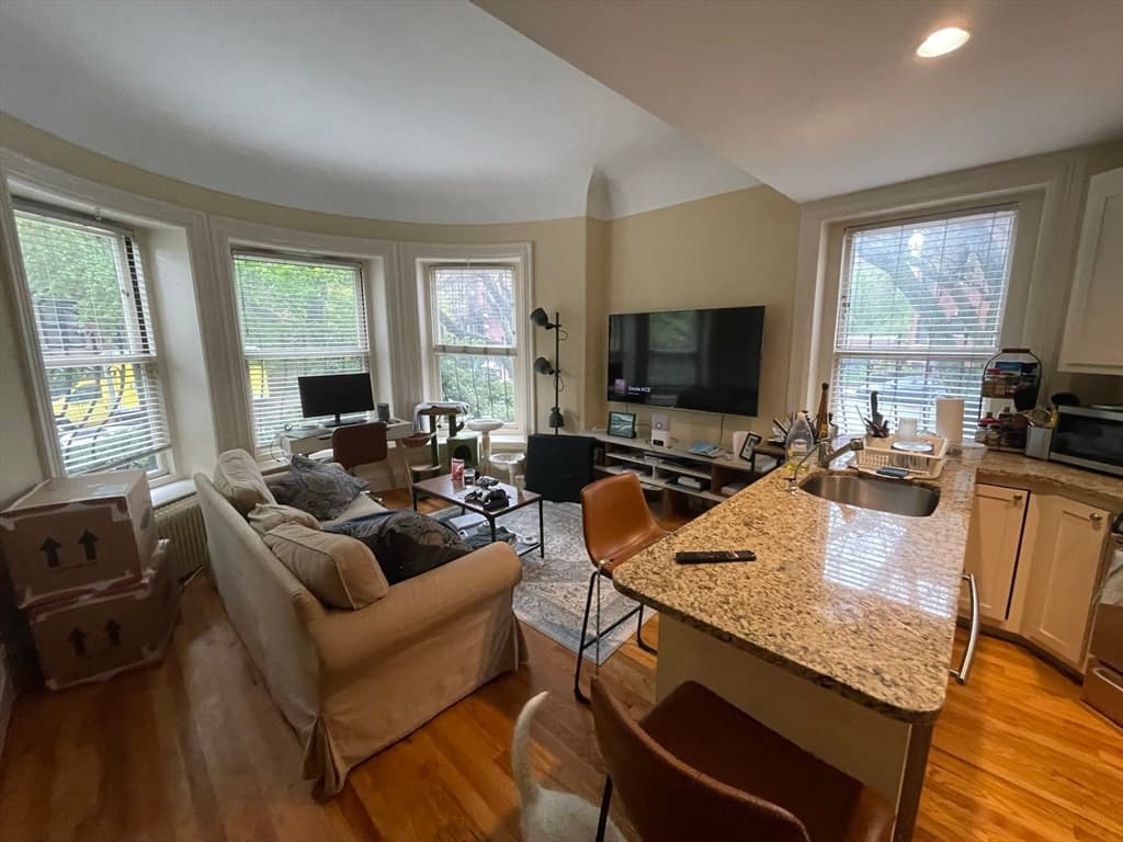 330 Dartmouth St #1A