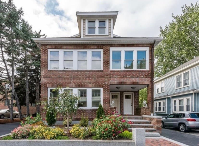 16 Trowbridge St #2