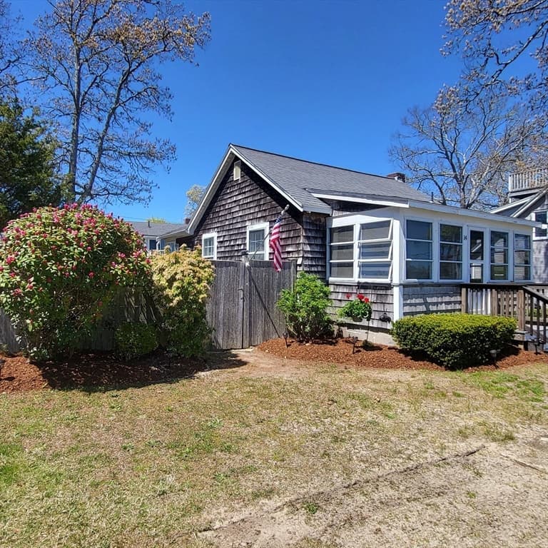 14 Hiawatha Road photo 3