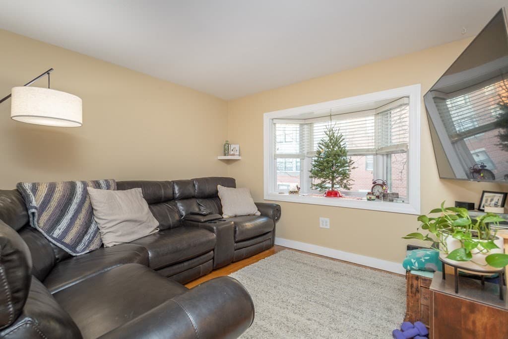 135 Bolton St #SF photo 2