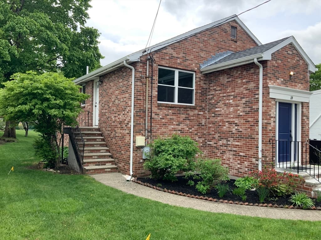 18 Willow St photo 3