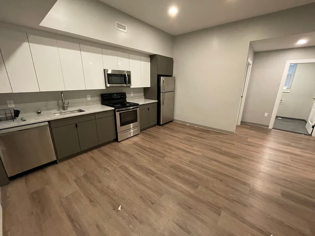 100 Hemenway #004